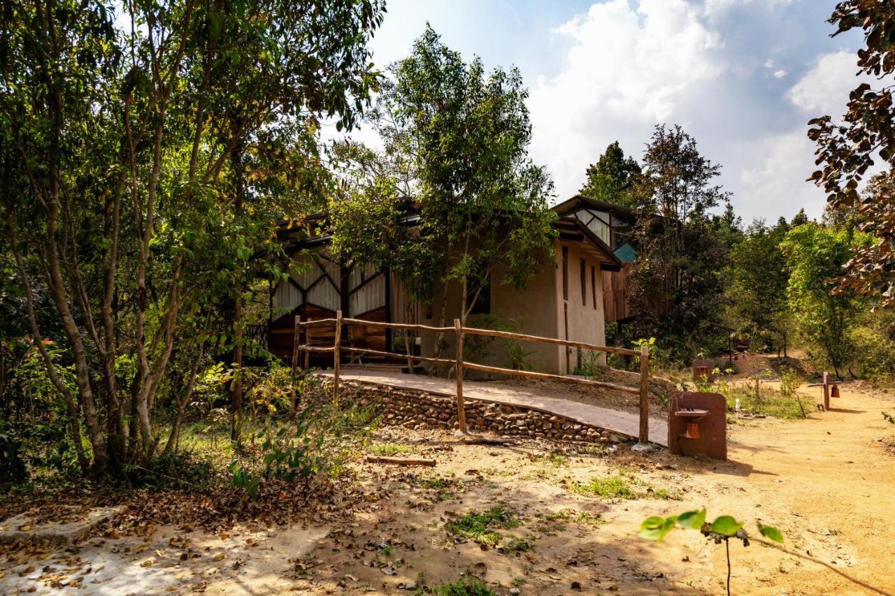 Kanha Jungle Camp Eksteriør bilde