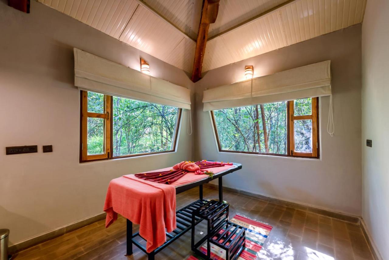 Kanha Jungle Camp Eksteriør bilde