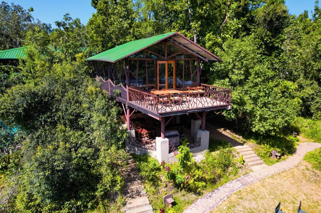 Kanha Jungle Camp Eksteriør bilde