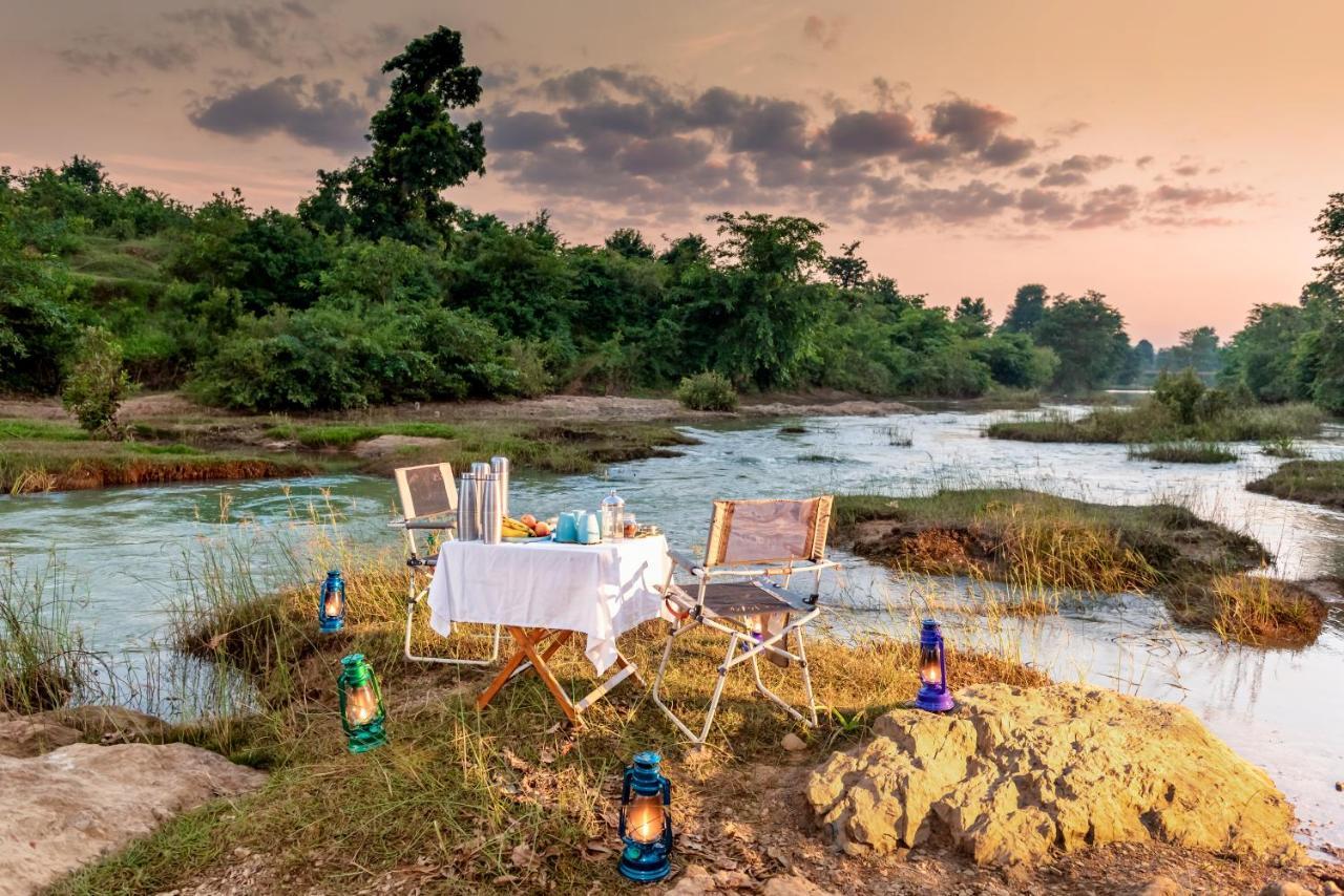 Kanha Jungle Camp Eksteriør bilde