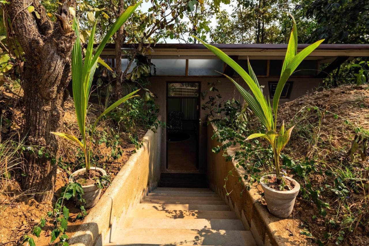 Kanha Jungle Camp Eksteriør bilde