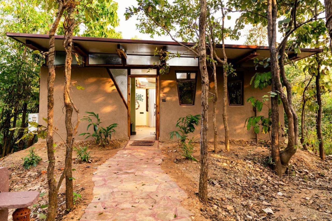 Kanha Jungle Camp Eksteriør bilde