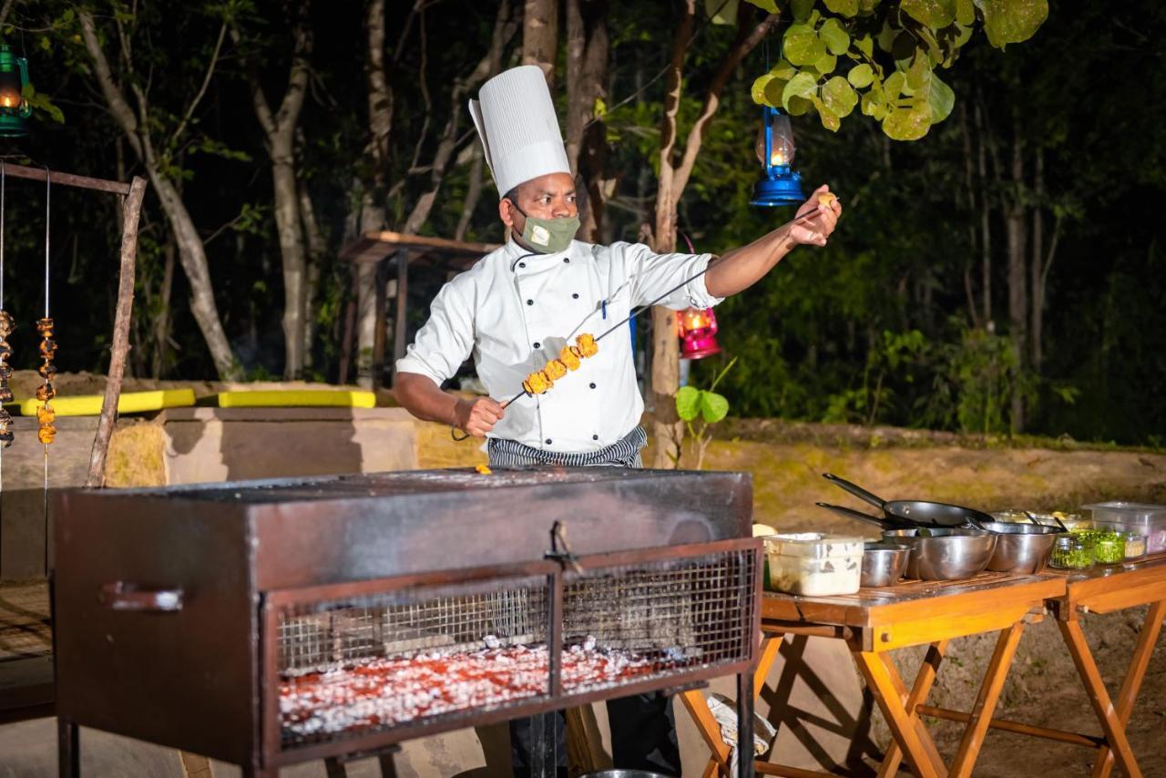 Kanha Jungle Camp Eksteriør bilde